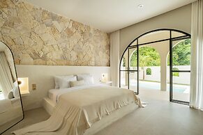 Tropical 3BR Villa in Canggu