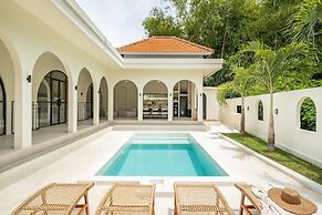 Tropical 3BR Villa in Canggu