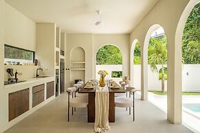 Tropical 3BR Villa in Canggu