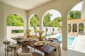 Tropical 3BR Villa in Canggu