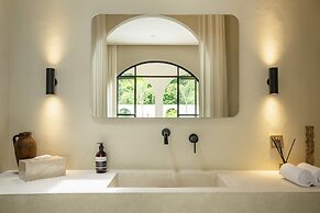 Tropical 3BR Villa in Canggu