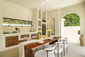 Tropical 3BR Villa in Canggu