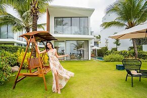 Royal Beachfront Villas & Spa Danang