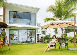 Royal Beachfront Villas & Spa Danang