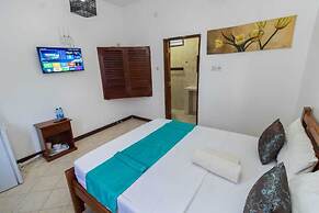 Pontoon Residence & Suites