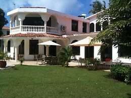 Pontoon Residence & Suites