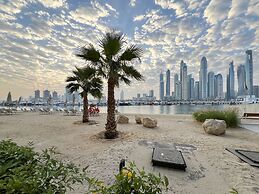 2BR Emaar Beachfront Full Sea Skyline Views