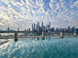 2BR Emaar Beachfront Full Sea Skyline Views