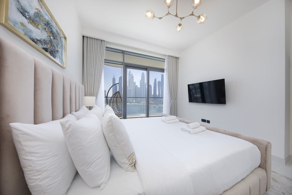 2BR Emaar Beachfront Full Sea Skyline Views