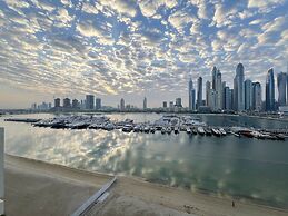2BR Emaar Beachfront Full Sea Skyline Views