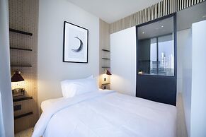 Luxe Studio Burj Khalifa View Upside Living
