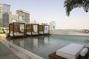 Modern Executive Studio Burj View Upside Living