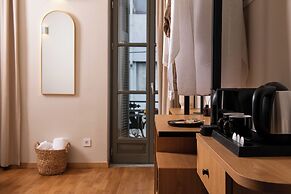 Living Yard Acropolis