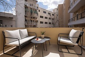 Living Yard Acropolis