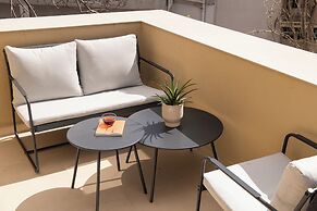 Living Yard Acropolis
