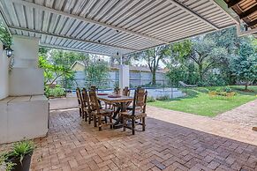 Modern Spanish House-3br-pool-solar-samrand