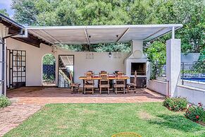 The Cottage-1 Bed-pool-bbq-fibre-solar-samrand