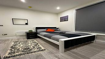 Studio Flat in Ealing Broadway