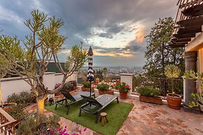 Panoramic Paradise 3BR Overlooking SMA