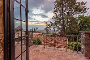 Panoramic Paradise 3BR Overlooking SMA