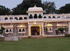 Yash Veer Resort