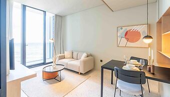 Modern Studio w Balcony in Business Bay