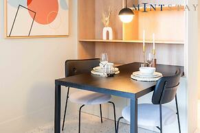 Modern Studio w Balcony in Business Bay