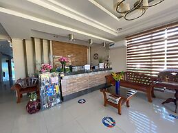 Argao Seabreeze Hotel powered by Cocotel