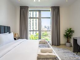 Modern DT Escape1BR with Upscale Comfort