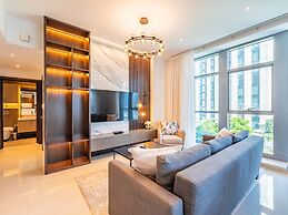 Modern DT Escape1BR with Upscale Comfort