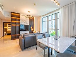 Modern DT Escape1BR with Upscale Comfort