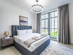 Modern DT Escape1BR with Upscale Comfort