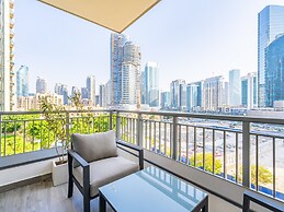 Modern DT Escape1BR with Upscale Comfort