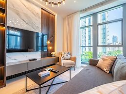 Modern DT Escape1BR with Upscale Comfort