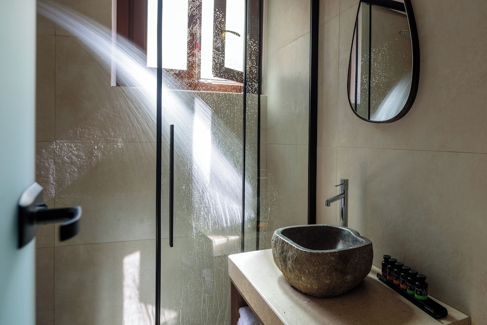 Arthur Suites