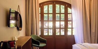 Arthur Suites