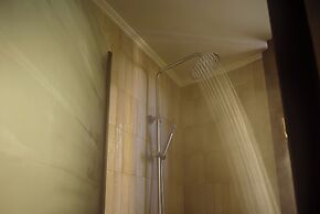 Arthur Suites