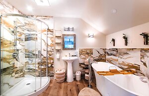 Twisted Lemon Restaurant & Boutique Inn