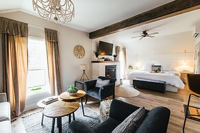 Twisted Lemon Restaurant & Boutique Inn