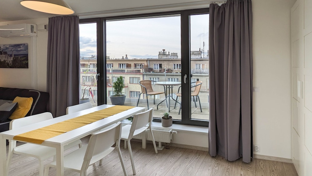 Cozy Apartment with Big Terrace - Karlín