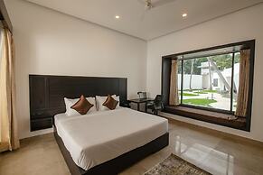 The Saravi Resort