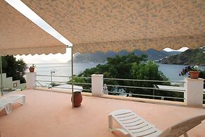 Maeiz Skopelos