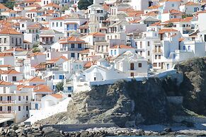 Maeiz Skopelos