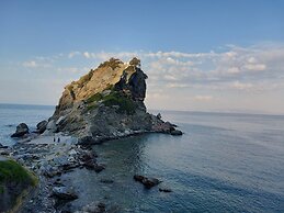 Maeiz Skopelos