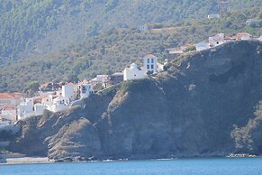 Maeiz Skopelos