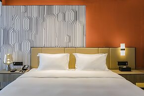 PESHT PREMIER HOTEL