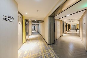 PESHT PREMIER HOTEL