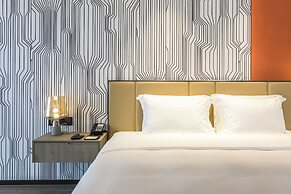 PESHT PREMIER HOTEL
