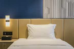 PESHT PREMIER HOTEL
