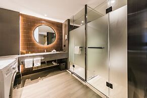 PESHT PREMIER HOTEL